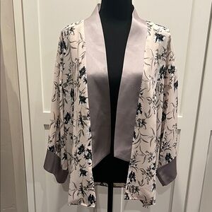 Ro & De Floral Print Kimono in Gray and Cream